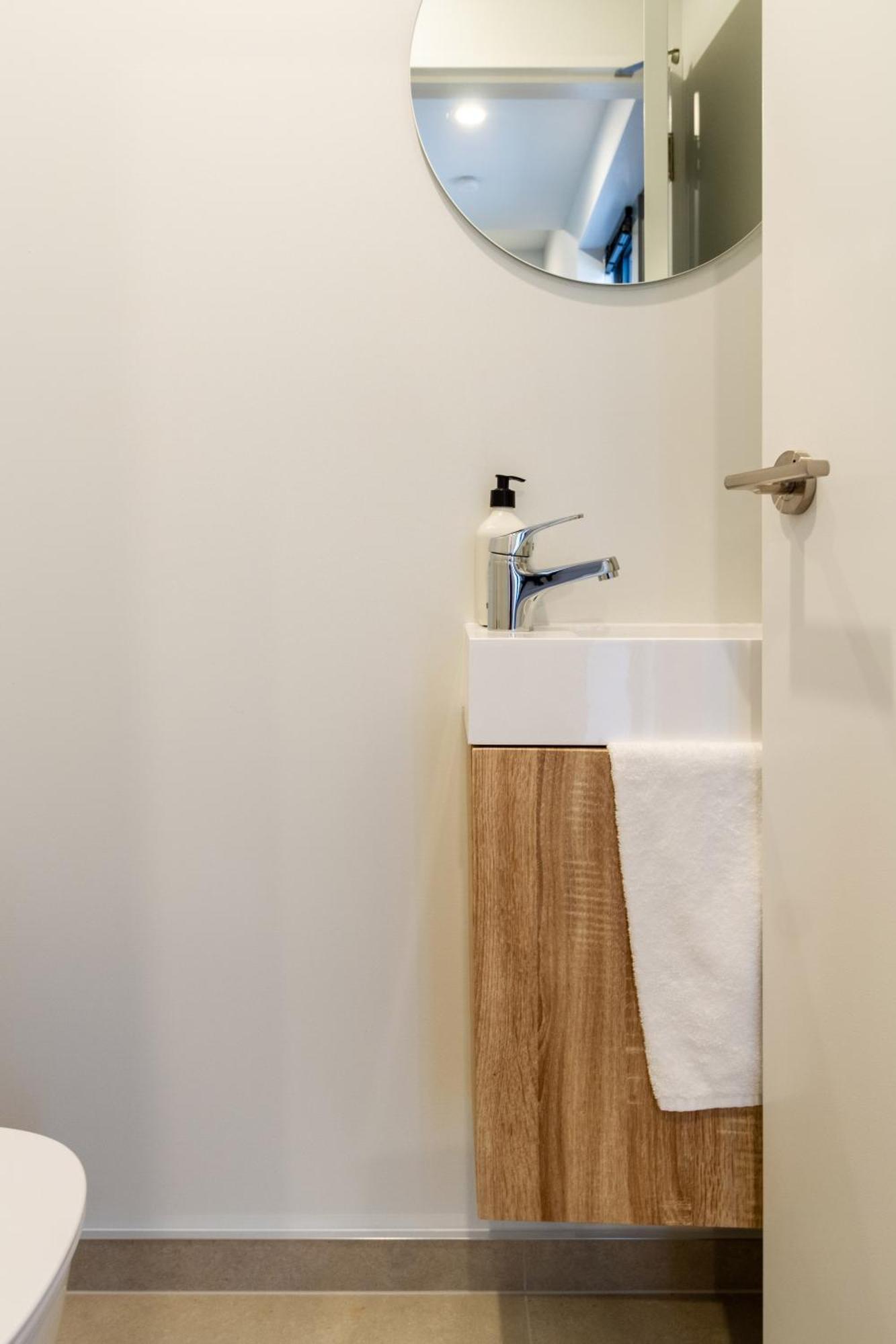 Bright & Spacious 2br Near Ara Institute And Cbd *